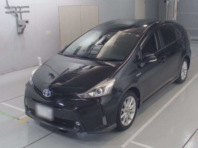 36462 Toyota Prius alpha ZVW41W 2015 г. (CAA Chubu)